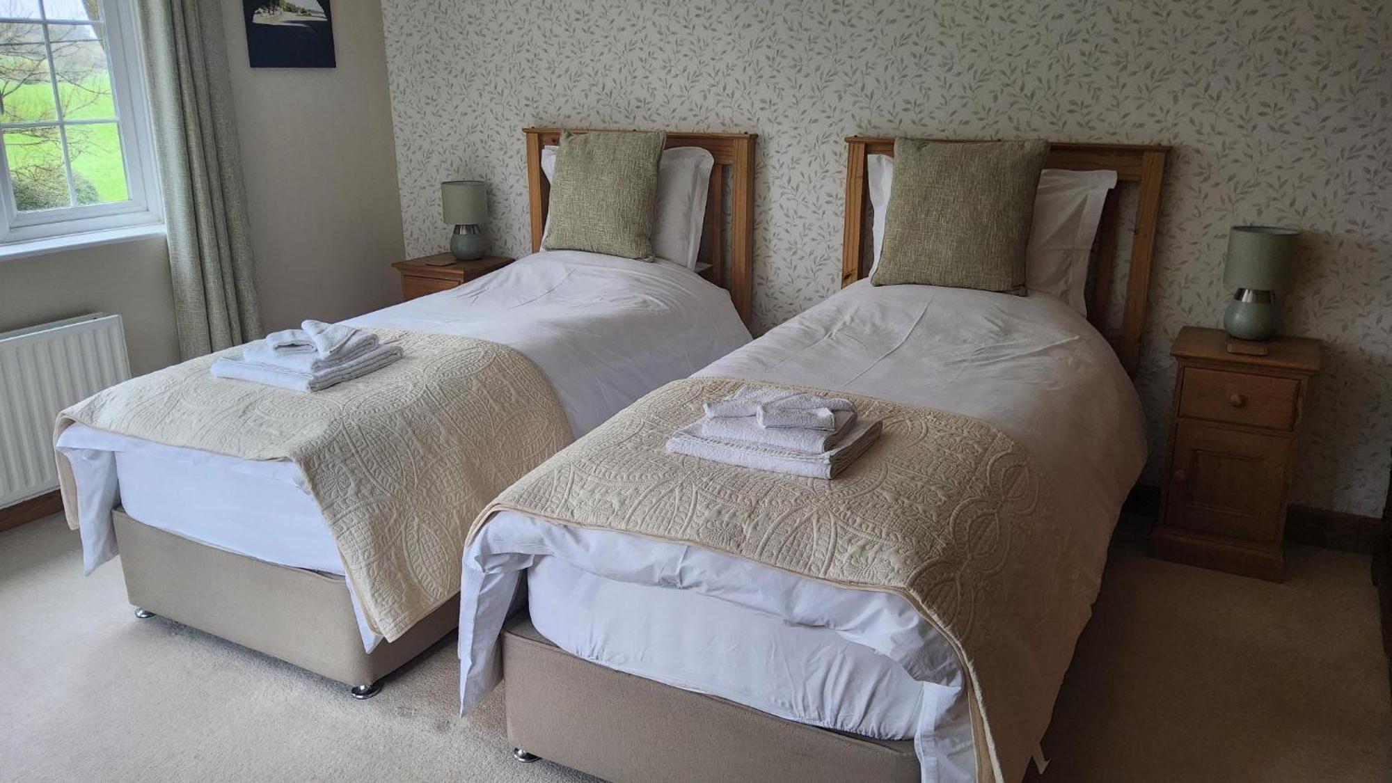 Sherfield English Ha'Penny Acre Bed & Breakfast エクステリア 写真