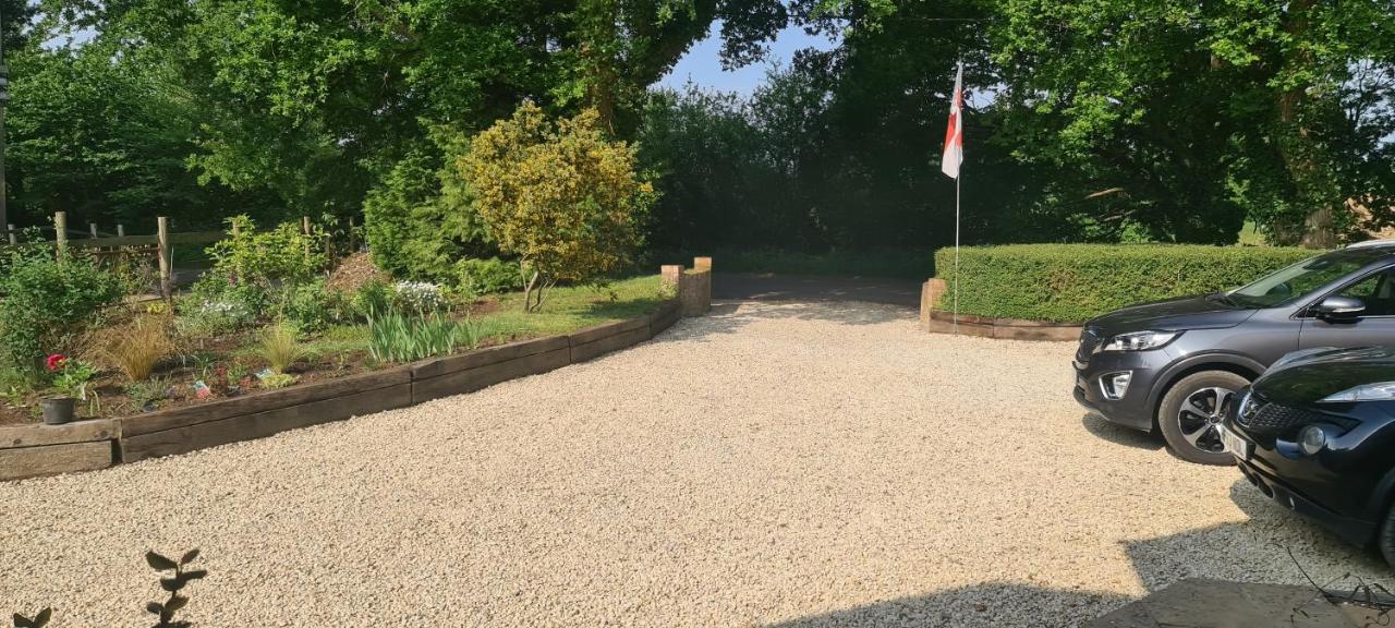 Sherfield English Ha'Penny Acre Bed & Breakfast エクステリア 写真